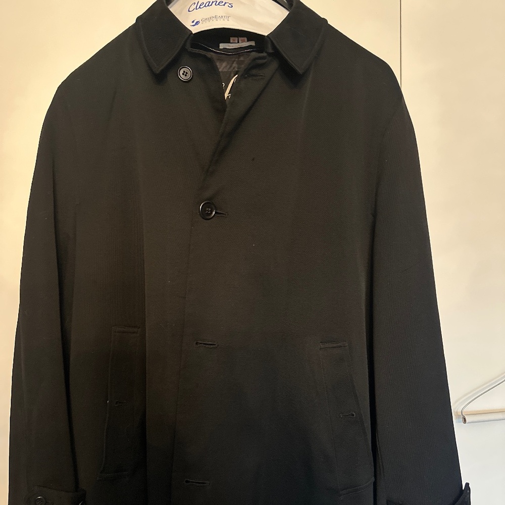 Vintage mens trench coat! Classic. Holiday